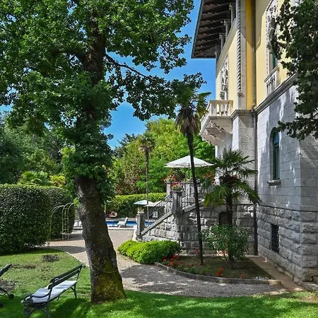 Astra Hotel 4*